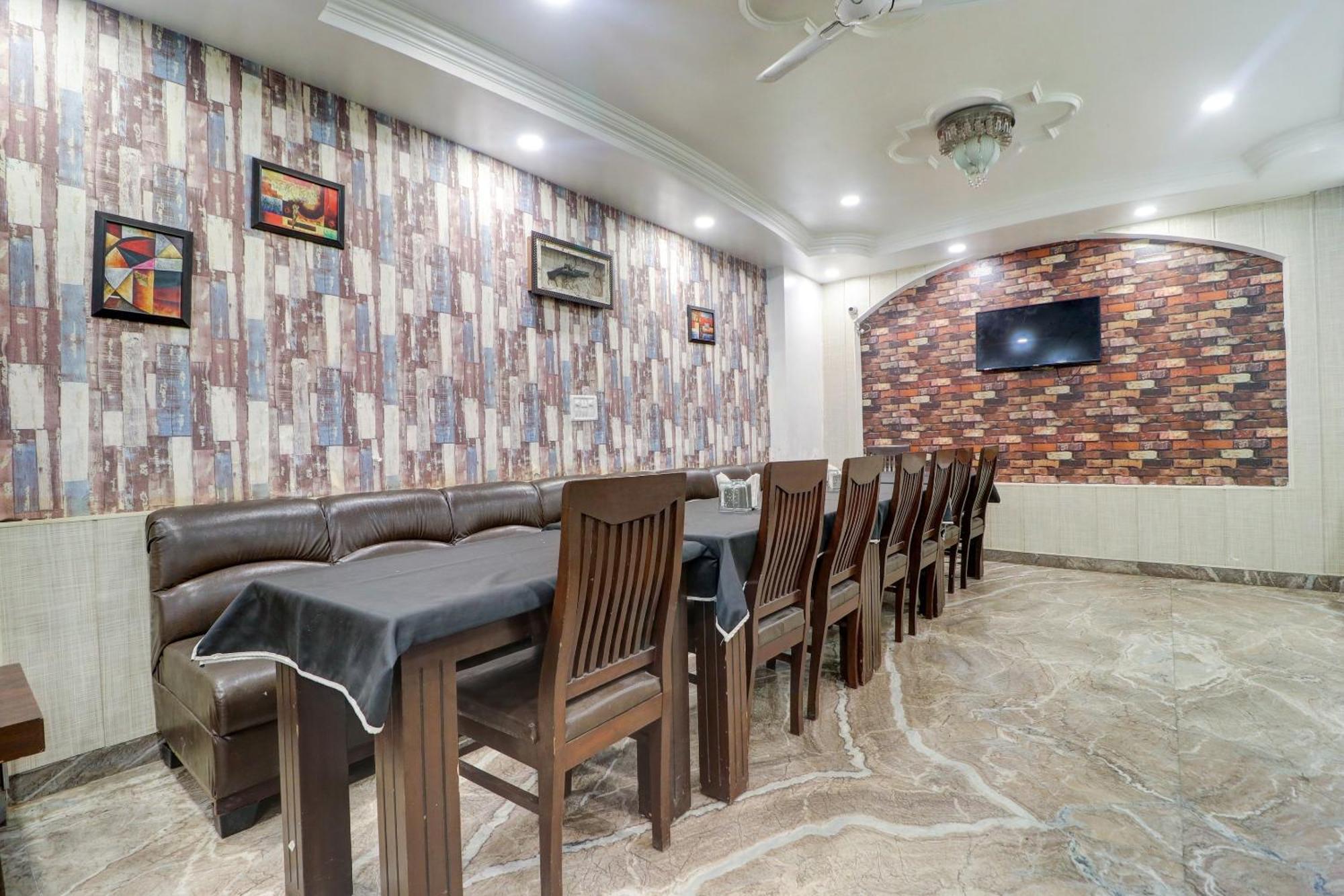 Capital O Divine Hotell Amritsar Exteriör bild