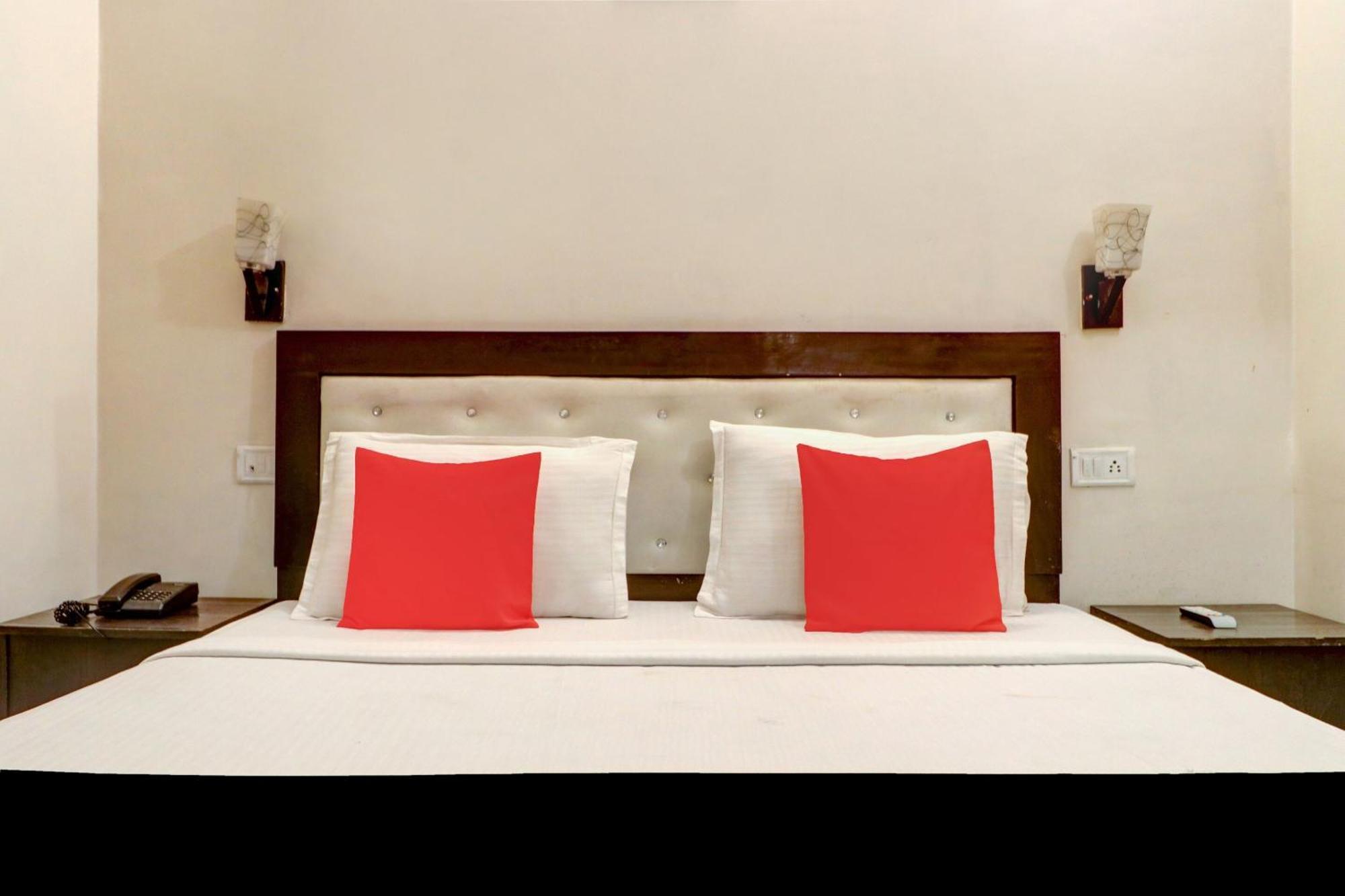 Capital O Divine Hotell Amritsar Exteriör bild