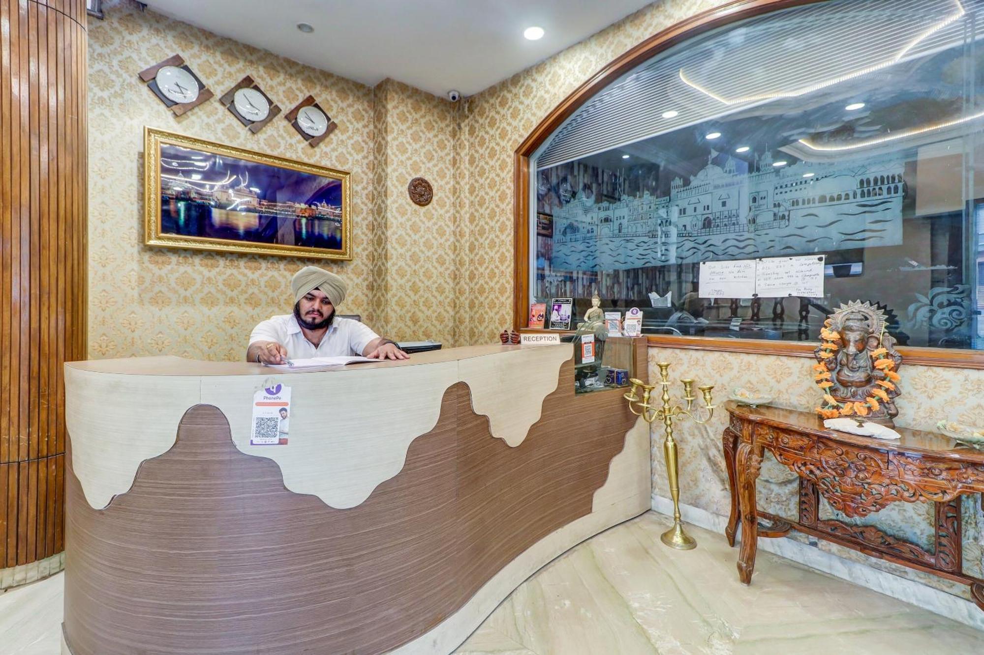 Capital O Divine Hotell Amritsar Exteriör bild
