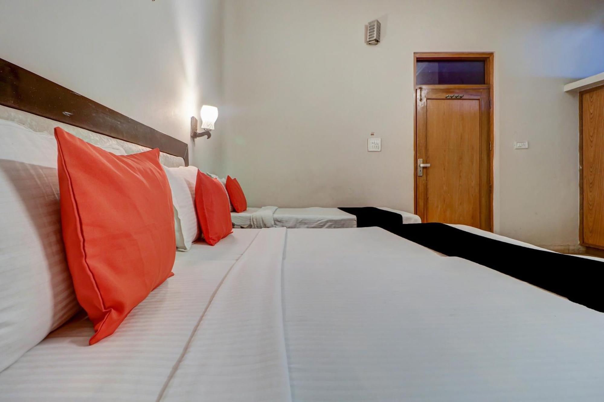 Capital O Divine Hotell Amritsar Exteriör bild