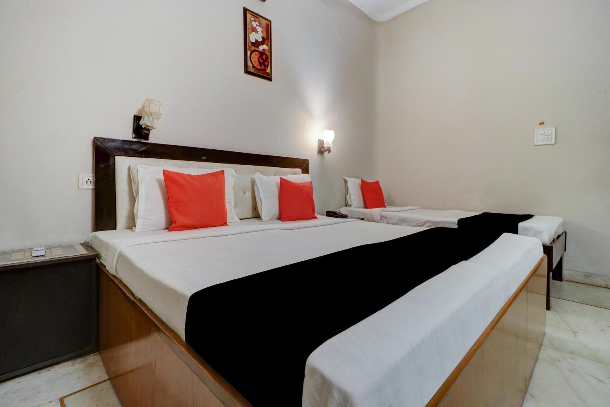 Capital O Divine Hotell Amritsar Exteriör bild