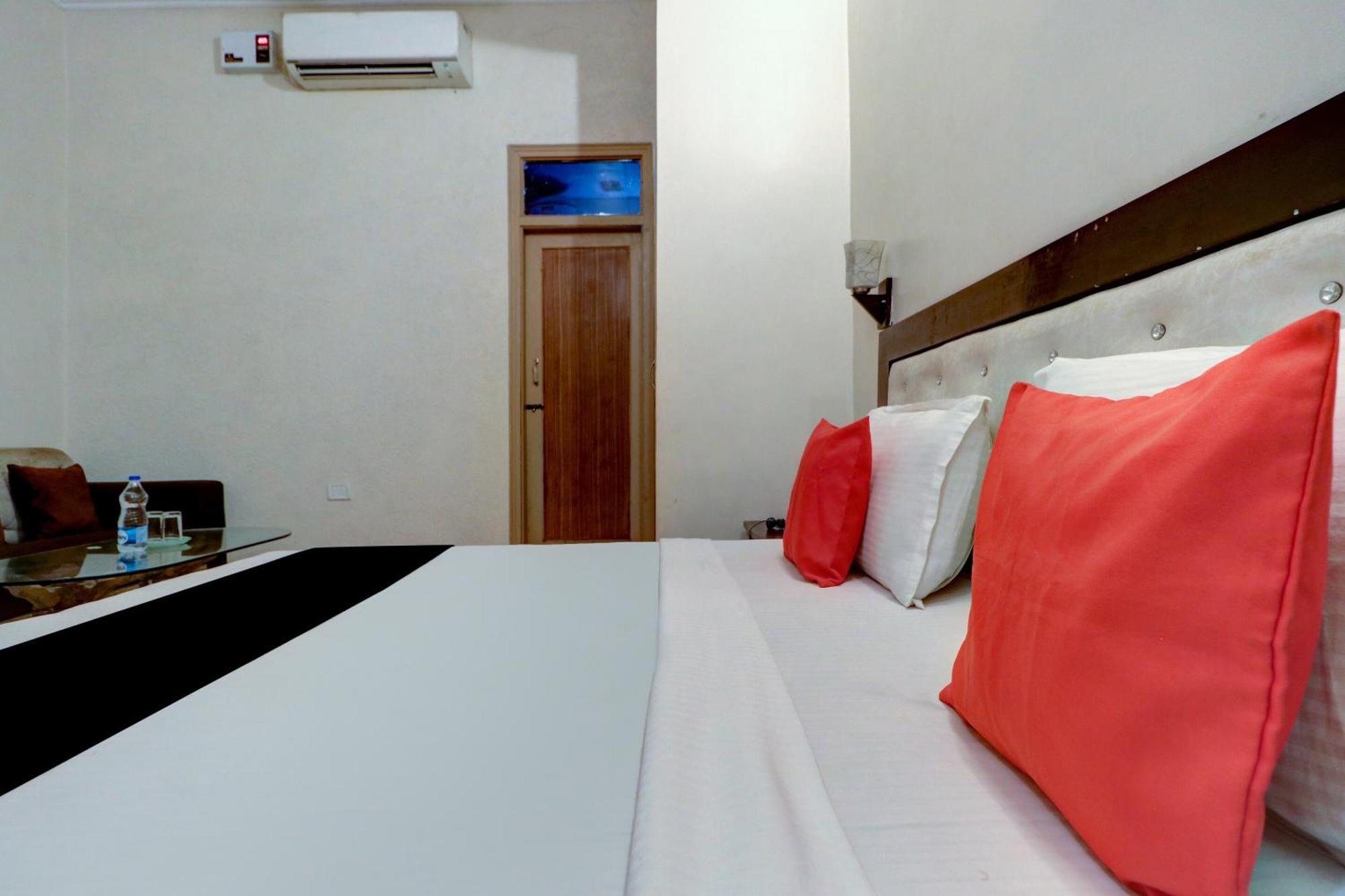 Capital O Divine Hotell Amritsar Exteriör bild