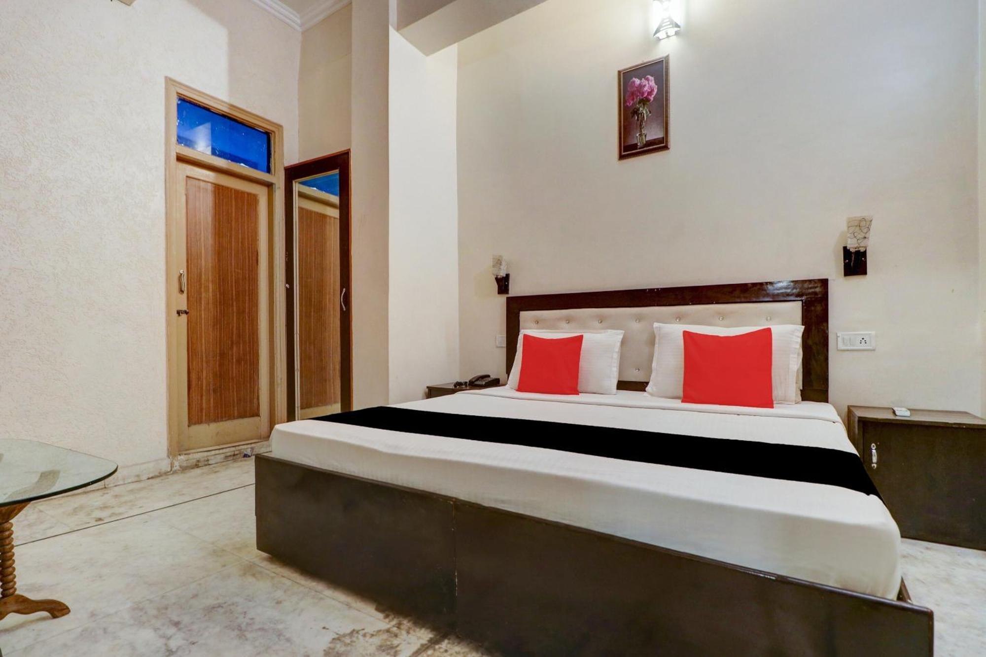 Capital O Divine Hotell Amritsar Exteriör bild