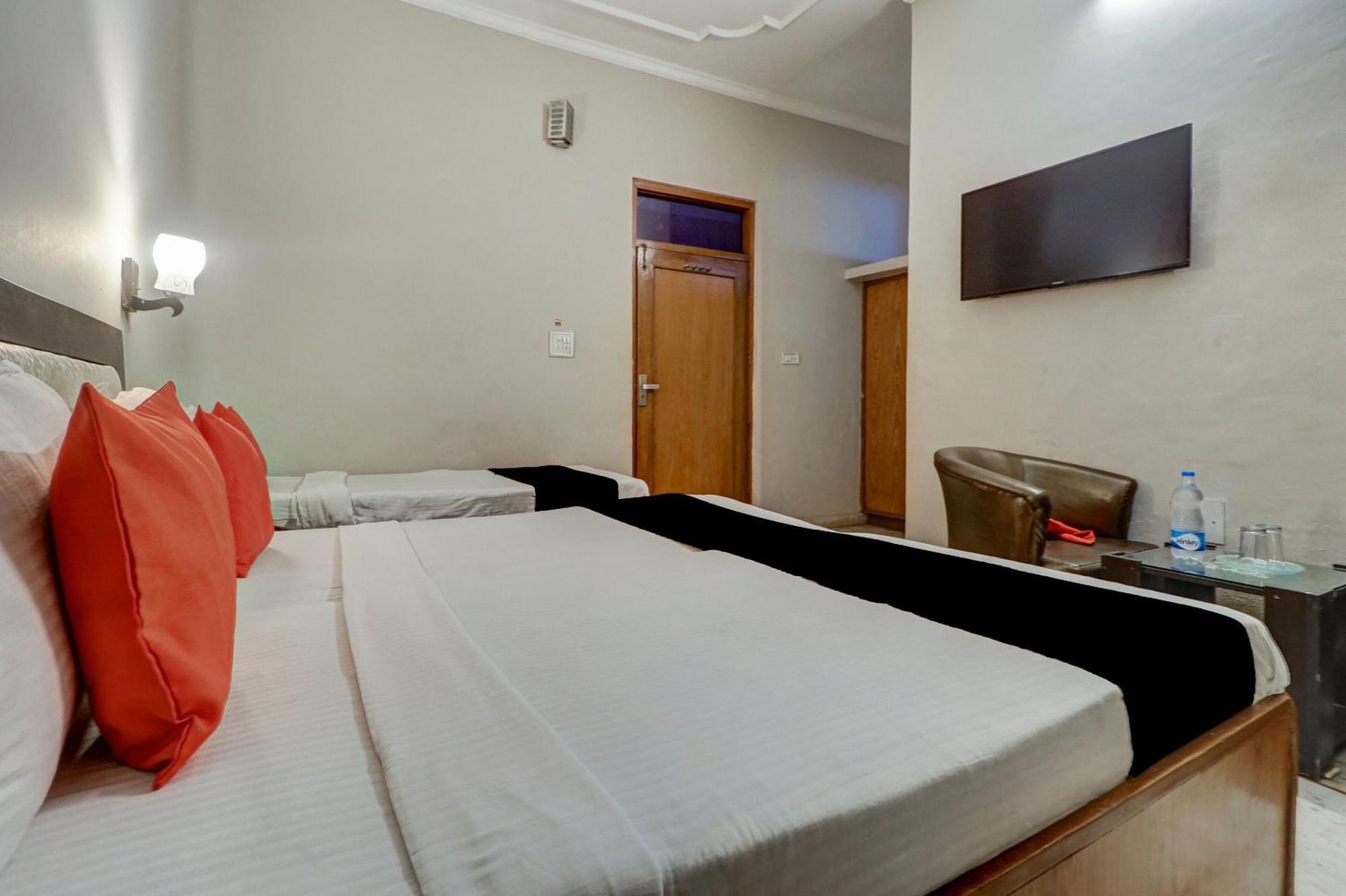 Capital O Divine Hotell Amritsar Exteriör bild