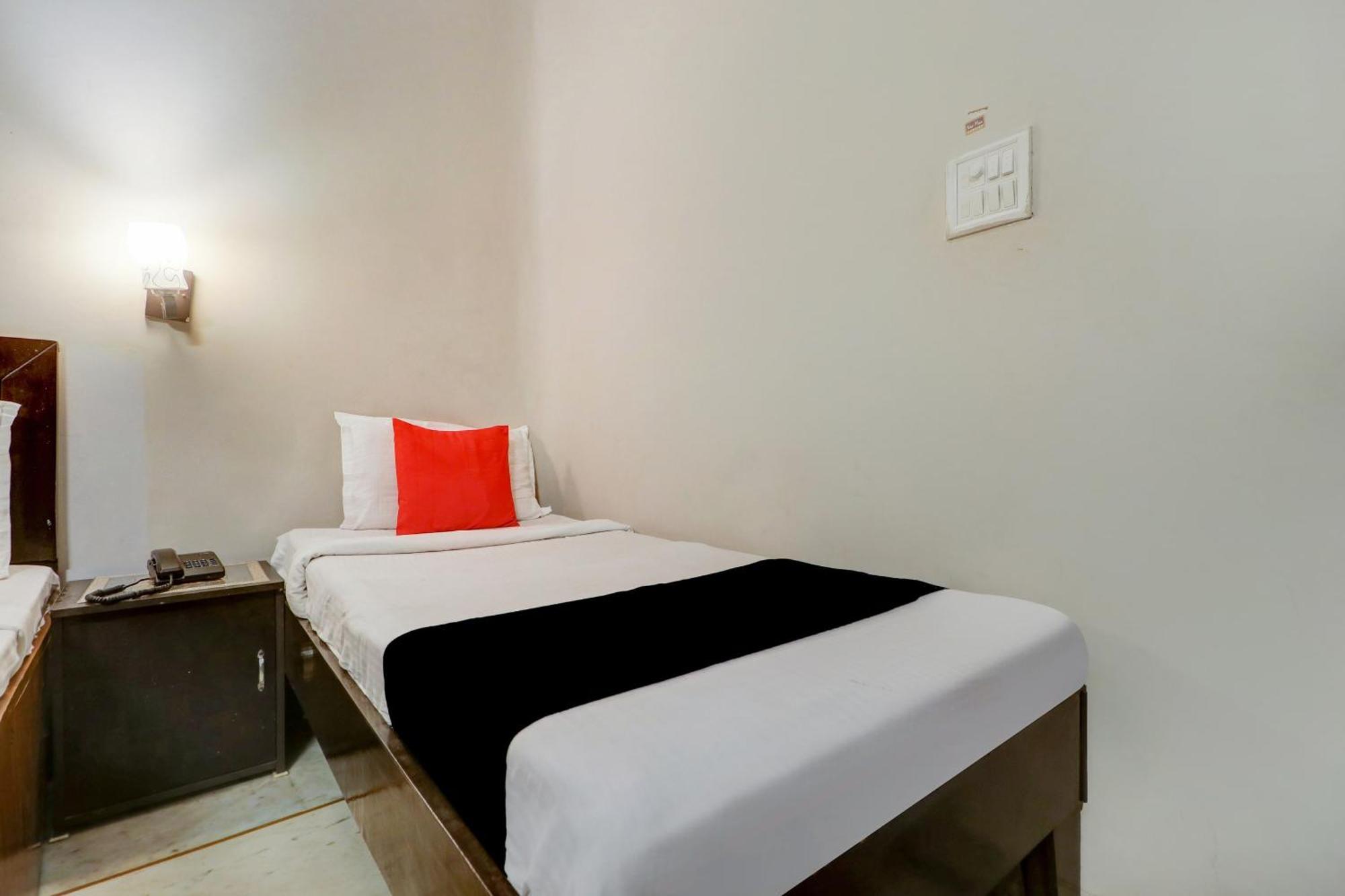 Capital O Divine Hotell Amritsar Exteriör bild