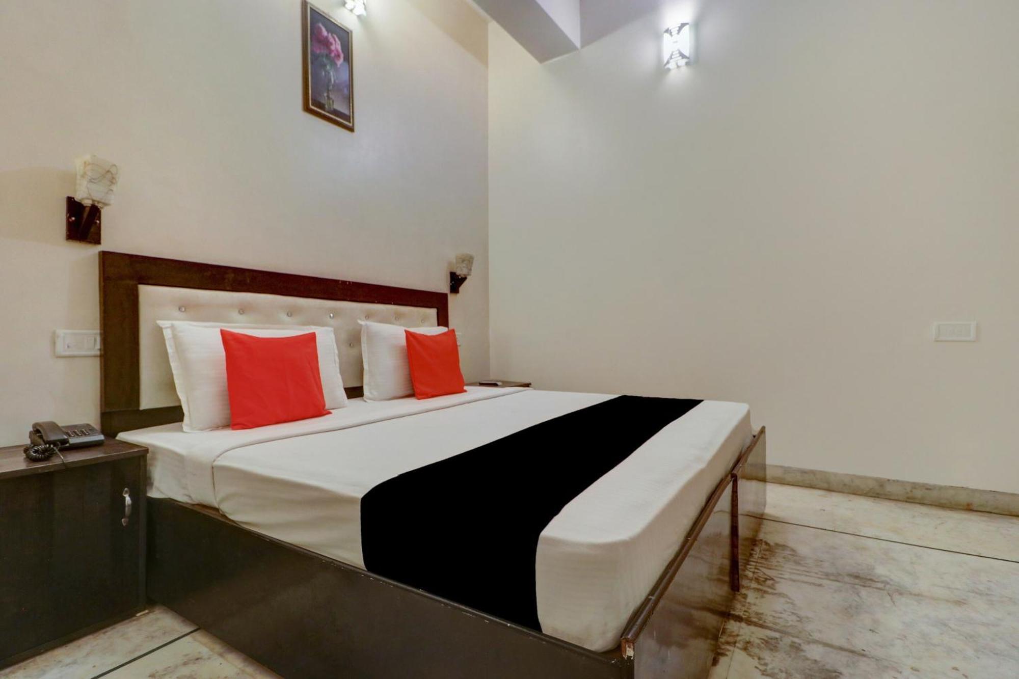 Capital O Divine Hotell Amritsar Exteriör bild