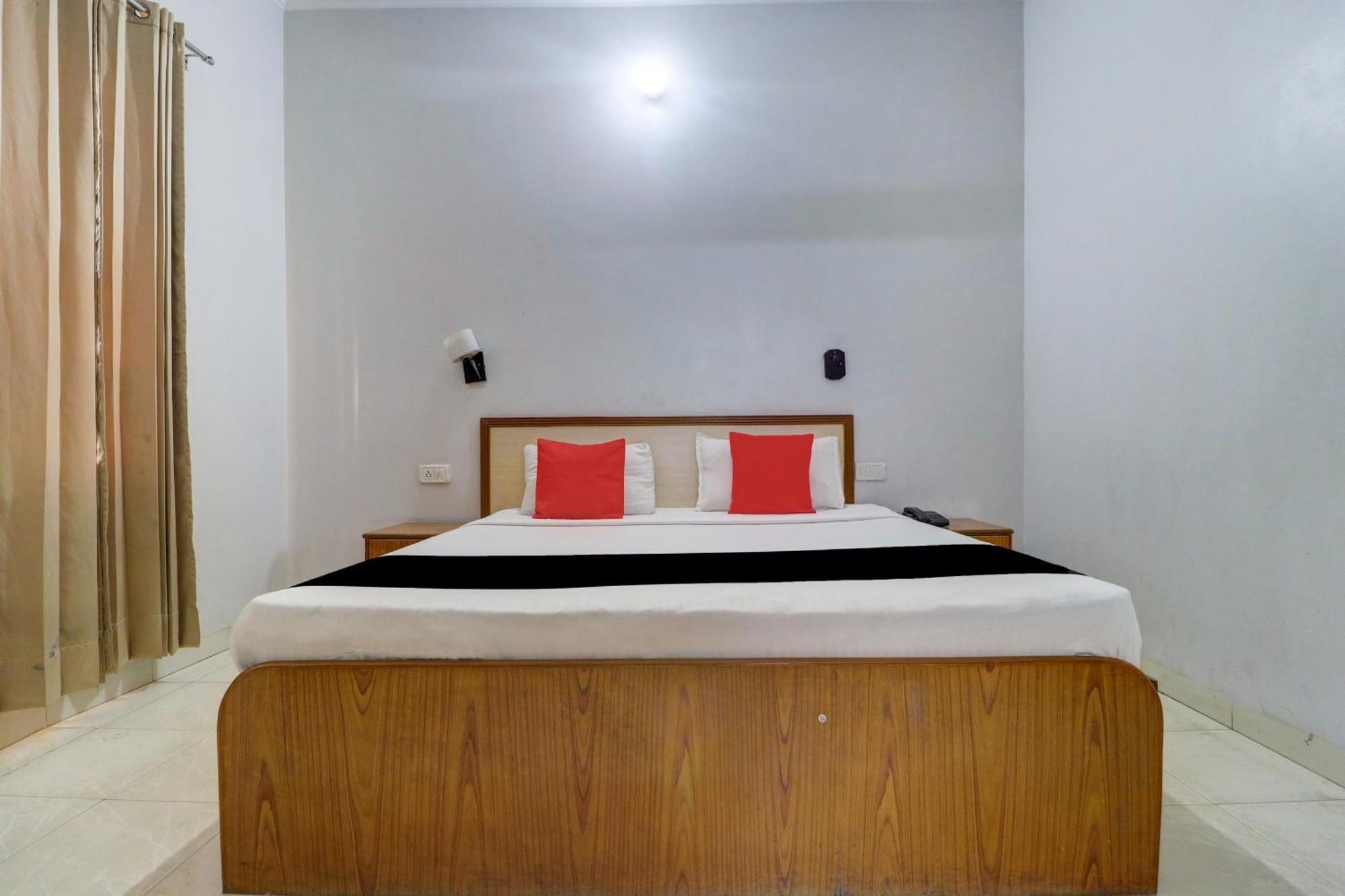 Capital O Divine Hotell Amritsar Exteriör bild