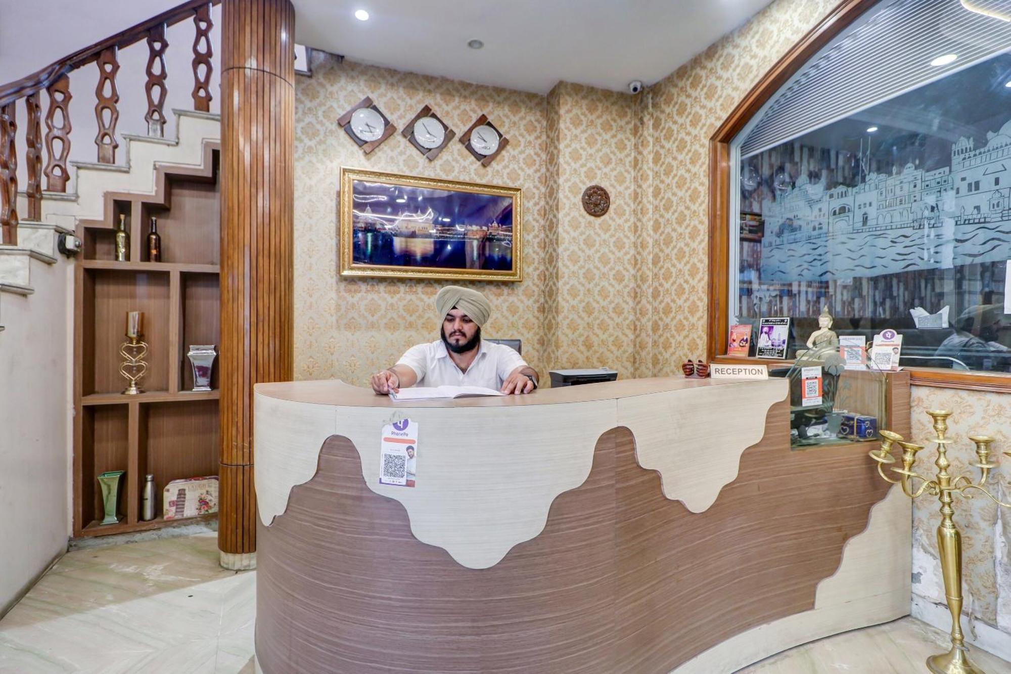Capital O Divine Hotell Amritsar Exteriör bild
